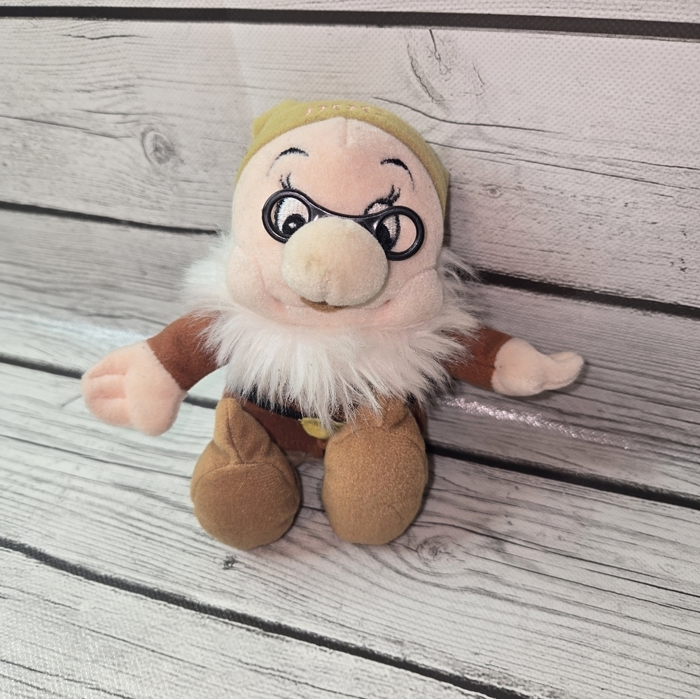 Disney Doc Plush Snow White Seven Dwarfs 2001 Vintage Stuffed Toy